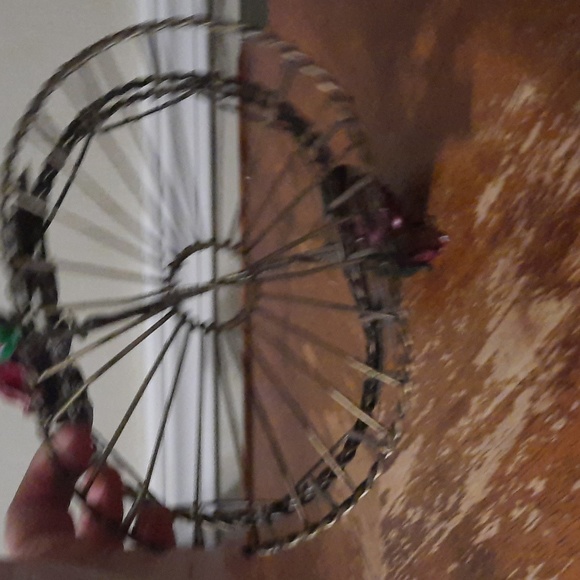 Vintage Oval Metal Basket - Picture 4 of 6